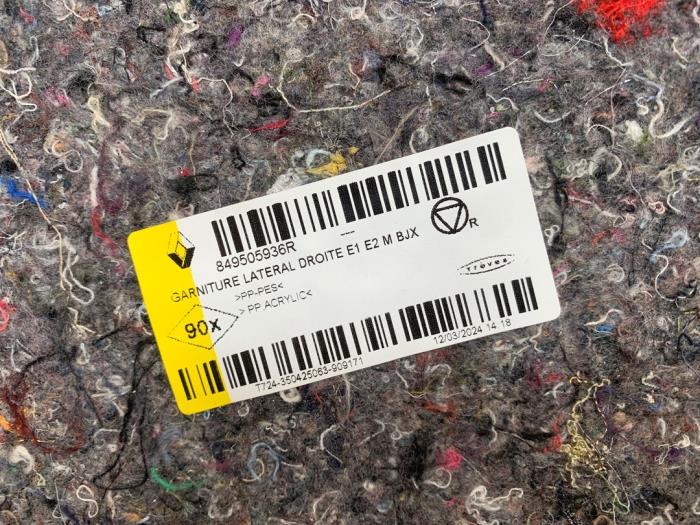 Baklucka, isolering, höger från en Dacia Sandero III 1.0 TCe 90 12V 2024