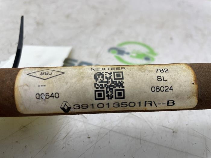 Drivaxel, vänster fram från en Dacia Sandero III 1.0 TCe 90 12V 2024