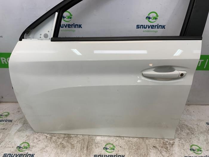 Dörr, 4-dörrars, vänster fram från en Peugeot 208 II (UB/UH/UP) 1.2 Vti 12V PureTech 75 2020