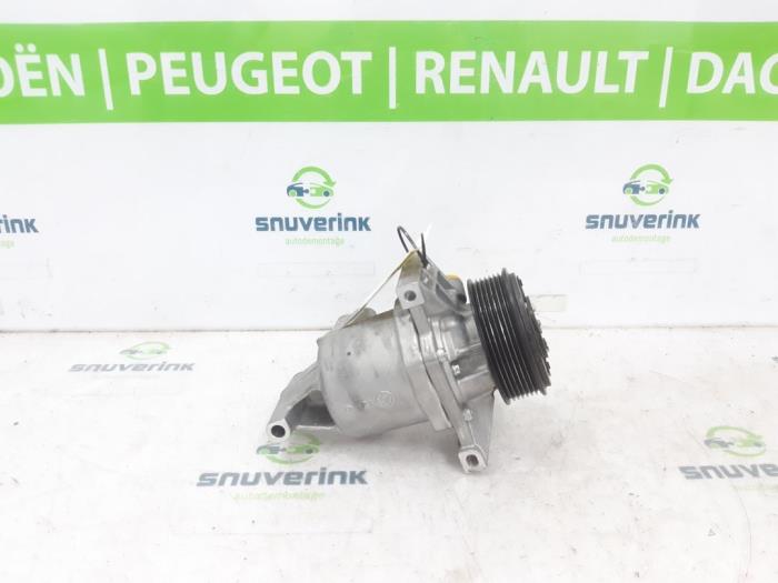 Luftkonditioneringspump från en Dacia Sandero III 1.0 TCe 90 12V 2024
