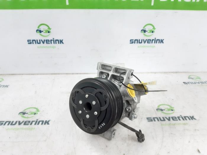 Luftkonditioneringspump från en Dacia Sandero III 1.0 TCe 90 12V 2024