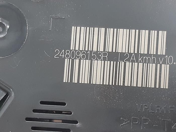 Instrumentpanel från en Dacia Sandero III 1.0 TCe 90 12V 2024