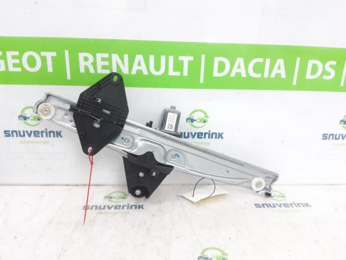 Fönstermekanism, 4-dörrars, höger fram från en Dacia Sandero III 1.0 TCe 90 12V 2024