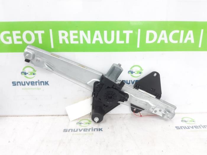 Fönstermekanism, 4-dörrars, höger fram från en Dacia Sandero III 1.0 TCe 90 12V 2024