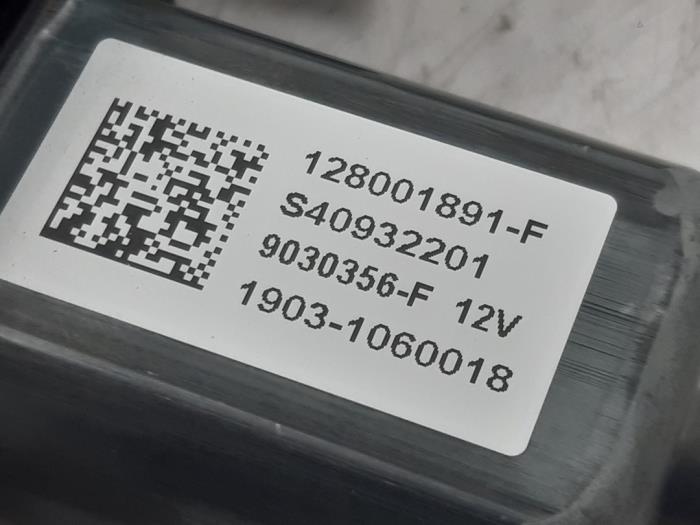 Fönstermekanism, 4-dörrars, höger fram från en Dacia Sandero III 1.0 TCe 90 12V 2024