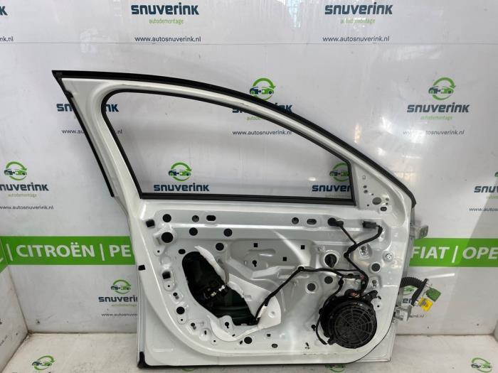 Dörr, 4-dörrars, vänster fram från en Peugeot 208 II (UB/UH/UP) e-208 50 kWh 2021