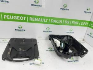 Gebruikte Krik Opel Vivaro 1.6 CDTi BiTurbo 125 Prijs € 90,75 Inclusief btw aangeboden door Snuverink Autodemontage