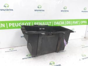 Begagnade Batterilåda Fiat Ducato (250) 2.3 D 130 Multijet Pris € 70,00 Marginaltabell erbjuds av Snuverink Autodemontage