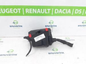 Begagnade Säkringsbox Peugeot 5008 II (M4/MC/MJ/MR) 1.2 12V e-THP PureTech 130 Pris € 72,60 Inklusive moms erbjuds av Snuverink Autodemontage