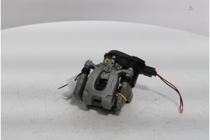 Begagnade Bakre bromsok, vänster Peugeot 208 II (UB/UH/UP) 1.2 Hybrid 100 Pris € 121,00 Inklusive moms erbjuds av Snuverink Autodemontage