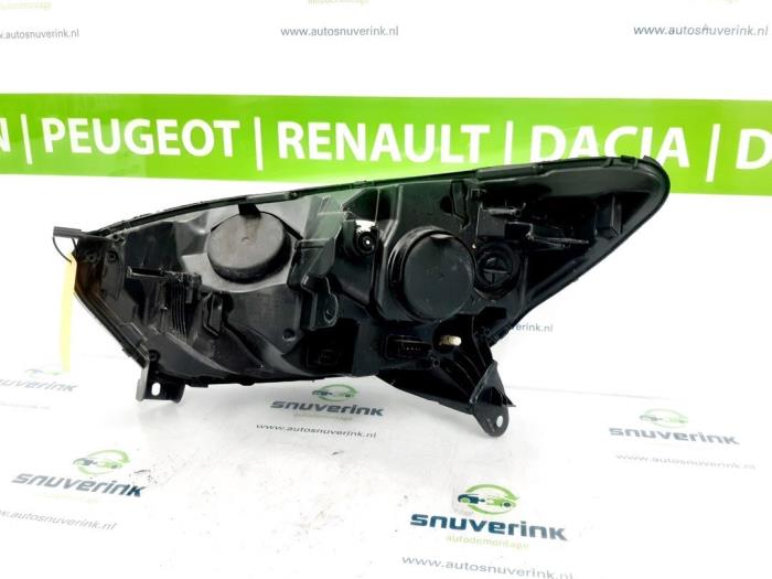 Strålkastare, höger från en Renault Captur (2R) 0.9 Energy TCE 12V 2016