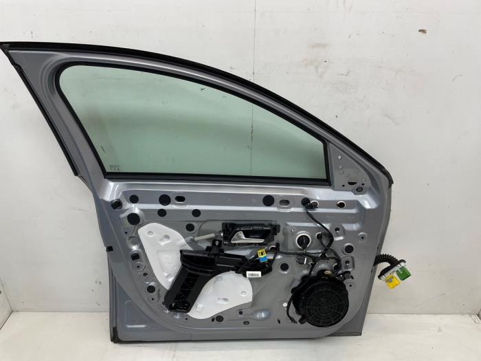 Dörr, 4-dörrars, vänster fram från en Peugeot 208 II (UB/UH/UP) e-208 50 kWh 2020