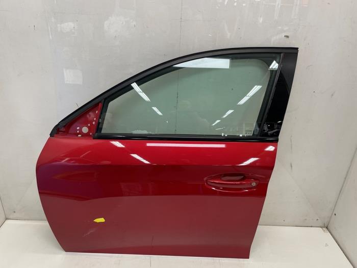 Dörr, 4-dörrars, vänster fram från en Peugeot 208 II (UB/UH/UP) 1.2 Vti 12V PureTech 100 2024