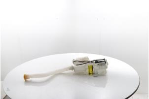 Gebruikte Ruitensproeiertank voor Renault Trafic (1FL/2FL/3FL/4FL) 2.0 dCi 16V 120 Prijs € 60,50 Inclusief btw aangeboden door Snuverink Autodemontage