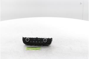 Gebruikte Kachel Bedieningspaneel Opel Crossland (X) 1.2 Turbo 12V Euro 6 Prijs € 50,00 Margeregeling aangeboden door Snuverink Autodemontage