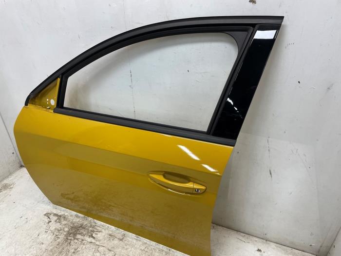 Dörr, 4-dörrars, vänster fram från en Peugeot 208 II (UB/UH/UP) 1.2 Vti 12V PureTech 100 2021