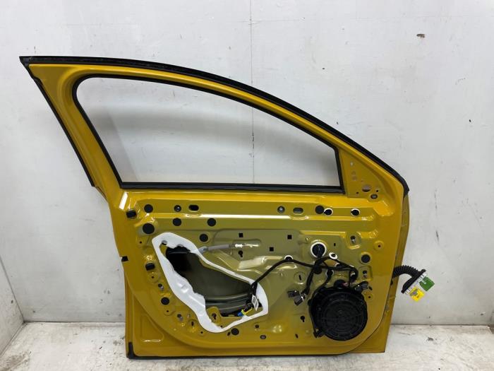 Dörr, 4-dörrars, vänster fram från en Peugeot 208 II (UB/UH/UP) 1.2 Vti 12V PureTech 100 2021