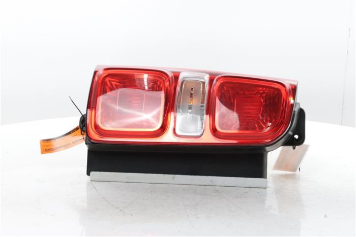 Baklykta, vänster från en Citroën Jumpy 1.5 Blue HDi 100 2019