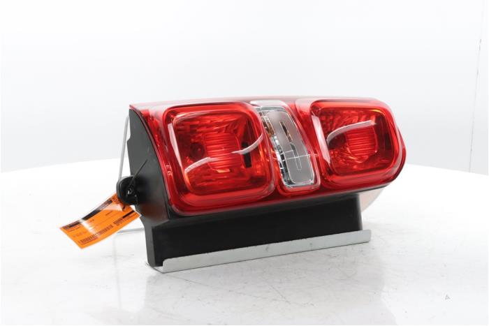 Baklykta, vänster från en Citroën Jumpy 1.5 Blue HDi 100 2019