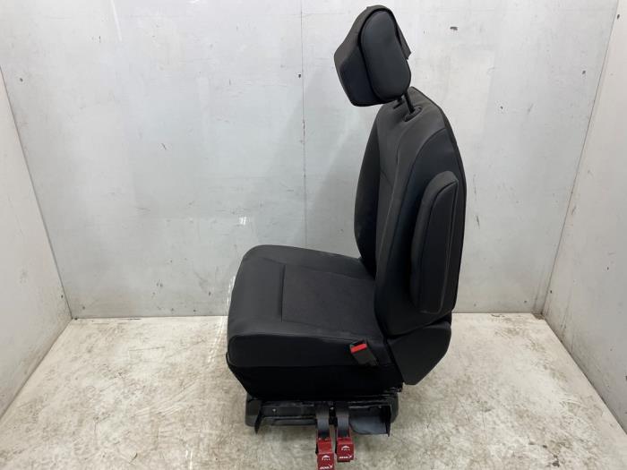 Säte, höger från en Citroën Jumpy 1.5 Blue HDi 100 2019