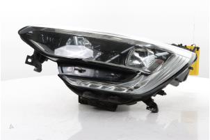 Begagnade Strålkastare, vänster Renault Megane IV Estate (RFBK) 1.2 Energy TCE 100 Pris € 185,00 Marginaltabell erbjuds av Snuverink Autodemontage