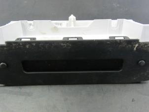 Gebruikte Display Interieur Peugeot 206 (2A/C/H/J/S) 1.4 HDi Prijs € 10,33 Margeregeling aangeboden door Snuverink Autodemontage