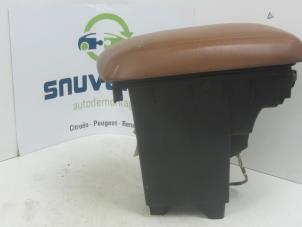 Begagnade Armstöd Peugeot 607 (9D/U) 2.9 V6 24V Pris € 67,50 Marginaltabell erbjuds av Snuverink Autodemontage