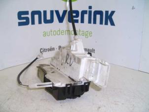 Gebruikte Deurslot Mechaniek 4Deurs rechts-voor Peugeot 407 Prijs € 25,33 Margeregeling aangeboden door Snuverink Autodemontage