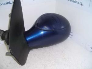 Gebruikte Buitenspiegel links Peugeot 206 (2A/C/H/J/S) 1.4 XR,XS,XT,Gentry Prijs € 25,33 Margeregeling aangeboden door Snuverink Autodemontage