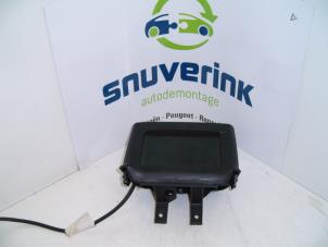 Begagnade Innerdisplay Renault Trafic New (FL) 2.0 dCi 16V 115 Pris € 54,45 Inklusive moms erbjuds av Snuverink Autodemontage