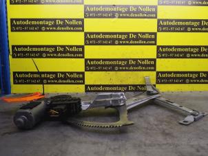 Gebruikte Raammechaniek 4Deurs rechts-voor Opel Zafira B Prijs € 100,00 Margeregeling aangeboden door de Nollen autorecycling