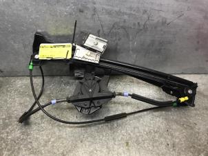 Gebruikte Ruitmechaniek 2Deurs rechts-voor Volkswagen Golf III Cabrio Restyling (1E7) Prijs € 50,00 Margeregeling aangeboden door de Nollen autorecycling