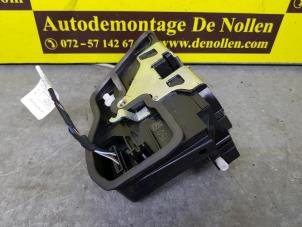 Begagnade Dörrlåsmekanism, 2-dörrars, höger BMW 1 serie (F20) 114d 1.5 12V TwinPower Pris € 90,75 Inklusive moms erbjuds av de Nollen autorecycling