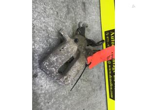 Gebruikte Remklauw (Tang) links-achter Opel Insignia Mk.I 1.6 CDTI 16V Prijs € 60,00 Margeregeling aangeboden door de Nollen autorecycling