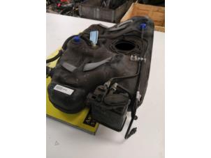 Begagnade Tank Opel Astra J (PC6/PD6/PE6/PF6) 1.6 16V Pris € 150,00 Marginaltabell erbjuds av de Nollen autorecycling