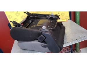 Gebruikte Stoel achter Citroen Berlingo Cinqspace, Multispace 1.6 VTi 95 16V Prijs € 211,75 Inclusief btw aangeboden door de Nollen autorecycling