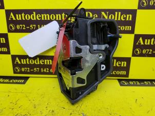 Begagnade Dörrlåsmekanism, 2-dörrars, höger BMW 3 serie (E93) 330i 24V Pris € 125,00 Marginaltabell erbjuds av de Nollen autorecycling