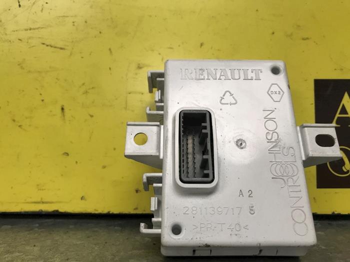 Navigatie Module van een Renault Master III (EV/HV/UV/VA/VB/VD/VF/VG/VJ) 2.3 dCi 135 16V FWD 2013