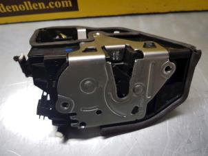 Begagnade Dörrlåsmekanism, 2-dörrars, höger BMW 1 serie (F21) M140i 3.0 24V Pris € 90,75 Inklusive moms erbjuds av de Nollen autorecycling