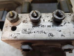 Używane Pompa ABS Mercedes A (W176) 1.6 A-200 16V Cena € 250,00 Procedura marży oferowane przez de Nollen autorecycling