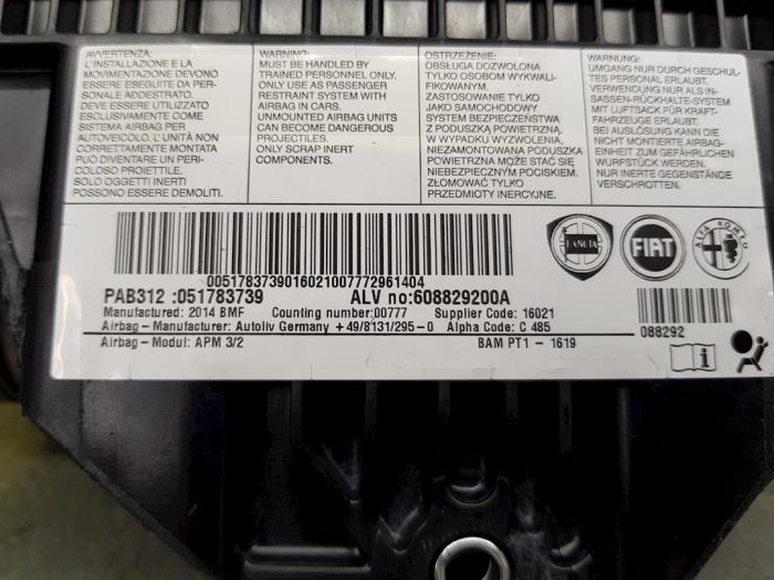 Höger airbag (instrumentbräda) från en Abarth 500C/595C/695C 1.4 T-Jet 16V 2014