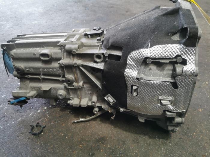 Versnellingsbak van een BMW 1 serie (F20) 118i 1.5 TwinPower 12V 2018