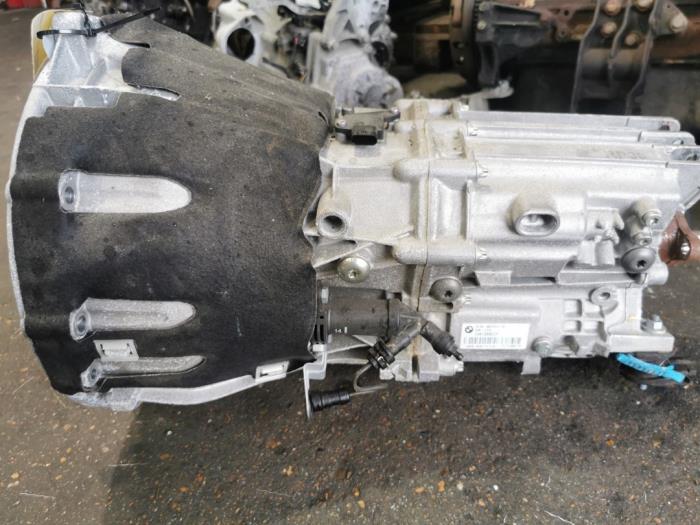 Versnellingsbak van een BMW 1 serie (F20) 118i 1.5 TwinPower 12V 2018