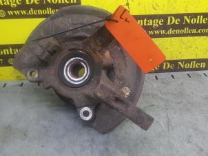 Gebruikte Fusee links-voor Mitsubishi Space Star (DG) 1.8 16V GDI Prijs € 35,00 Margeregeling aangeboden door de Nollen autorecycling