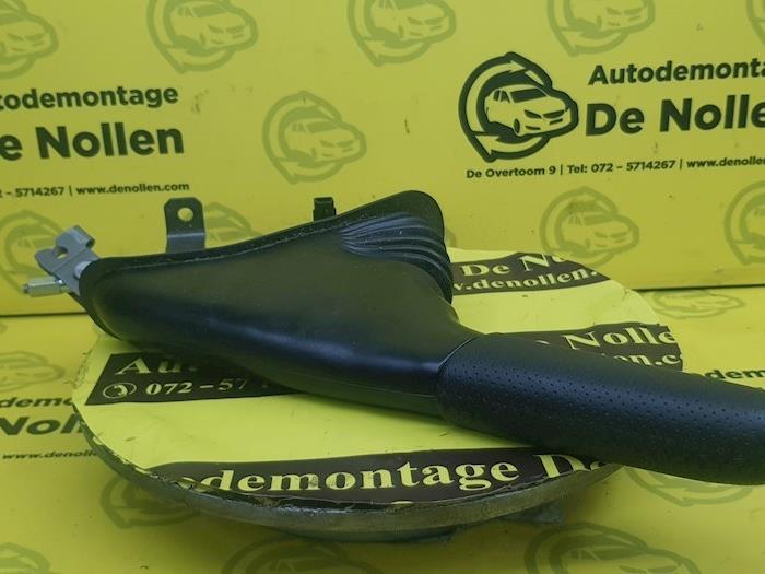 Parkeringsbromsmekanism från en Abarth 500/595/695 1.4 T-Jet 16V 695 2016