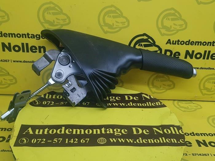 Parkeringsbromsmekanism från en Abarth 500/595/695 1.4 T-Jet 16V 695 2016