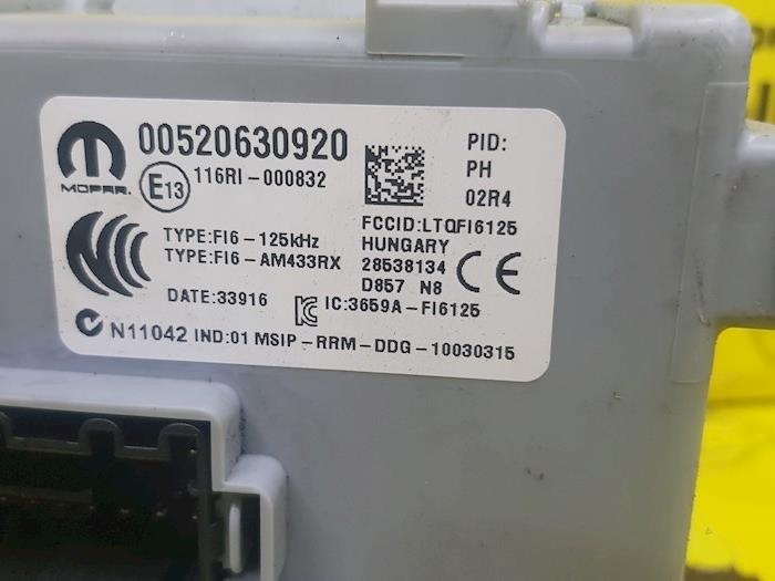 Dator , karosskontroll (BCM) från en Abarth 500/595/695 1.4 T-Jet 16V 695 2016