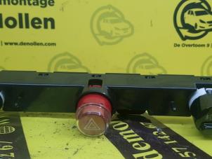 Gebruikte Alarmlicht Schakelaar Fiat 500/595/695 1.4 T-Jet 16V 695 Prijs € 42,35 Inclusief btw aangeboden door de Nollen autorecycling