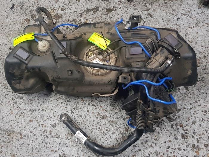 Elektrisk bränslepump från en Abarth 500/595/695 1.4 T-Jet 16V 695 2016