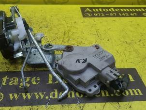 Używane Mechanizm blokady drzwi prawych przednich wersja 4-drzwiowa Daihatsu YRV (M2) 1.3 16V DVVT Cena € 35,00 Procedura marży oferowane przez de Nollen autorecycling